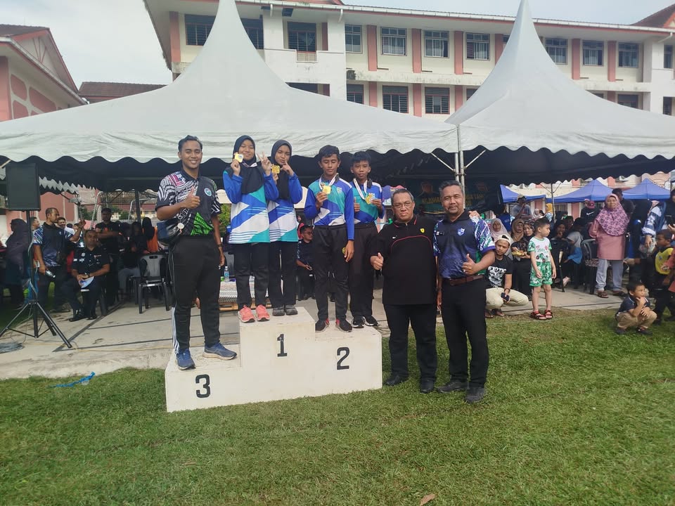 Jemputan Acara 4x100m Campuran 