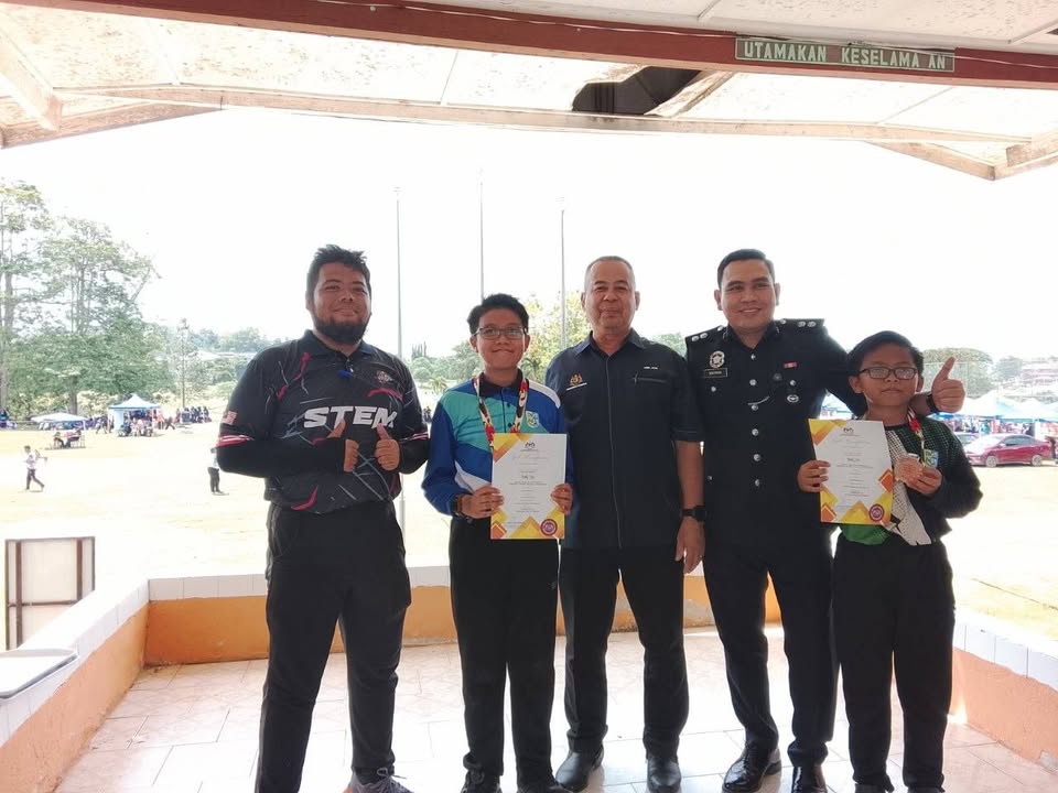Pertandingan Roket Air Payung Terjun Bebanan Splash Launch 