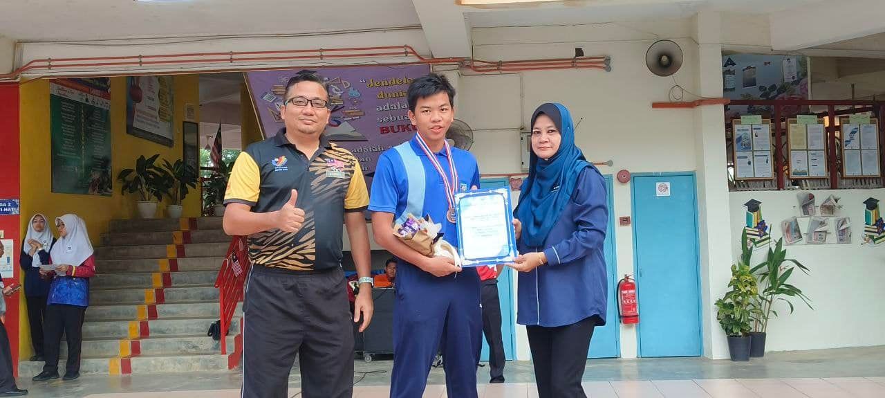 Ainoor Adhwa Irsyad Bin Mohd Noor Dari Kelas 