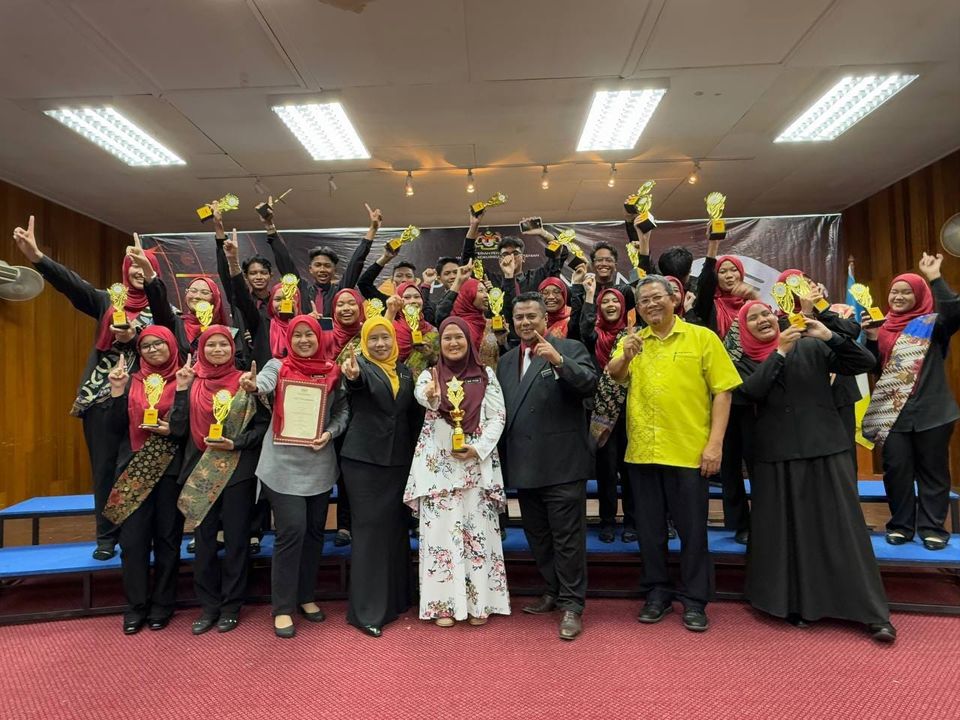 Alhamdulillah Pasukan Koir Smk Ayer Keroh Telah Mendapat 