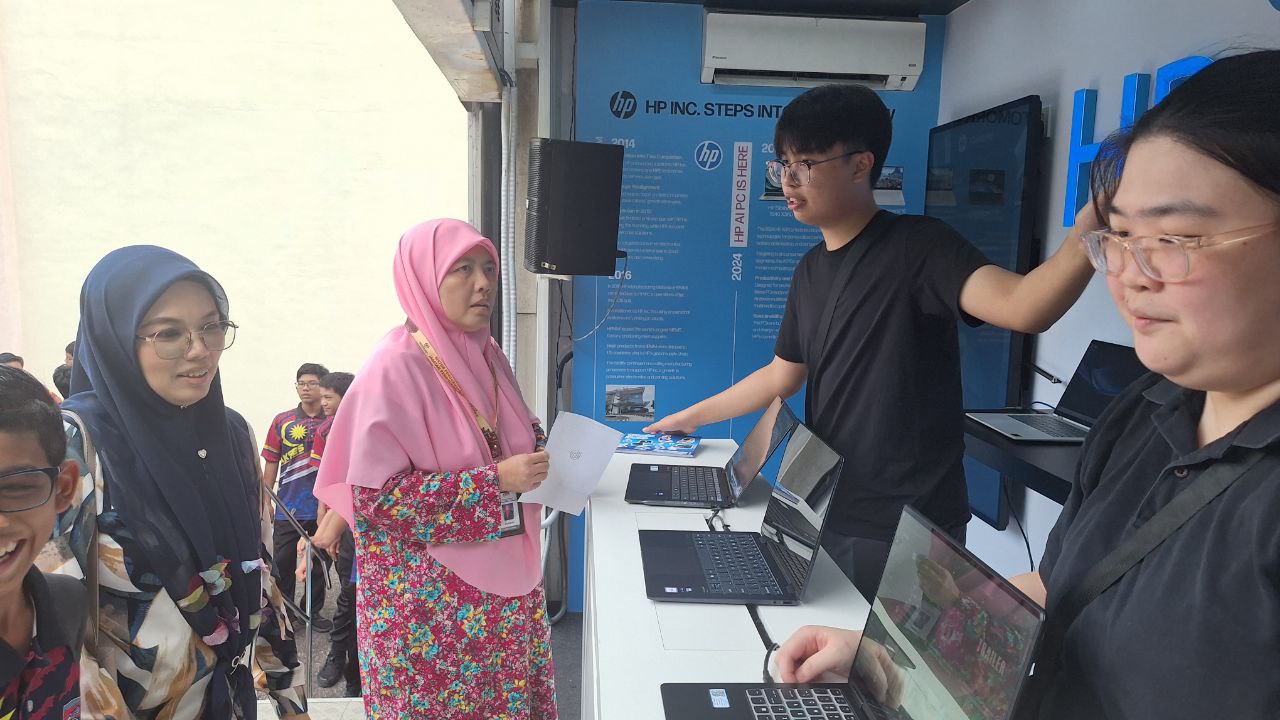 Pameran Hp Ai Pc 