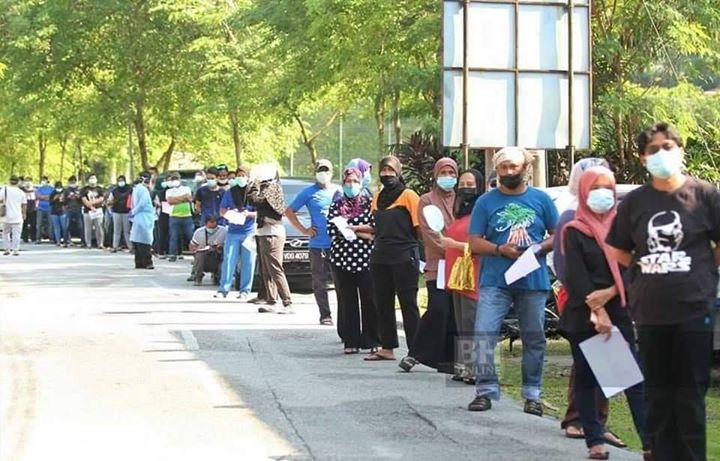 Gelagat Penduduk Kampung Baru Yang Terpaksa Beratur Panjang 