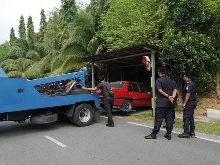 Ibarat Mengejutkan Harimau Yang Sedang Tidur. 