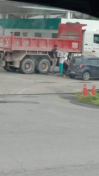 Abam Lori : Salam Awak.. Eh Kejap. 