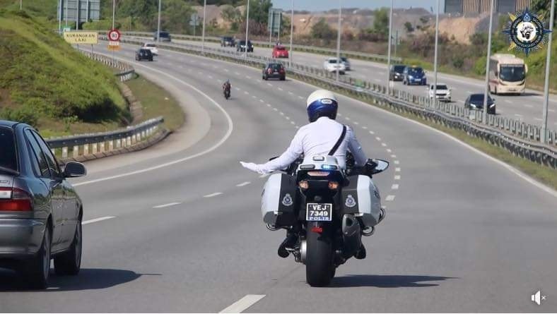 Kalau Bertembung Dengan Polis Trafik Ketika Mengiring Kenderaan 