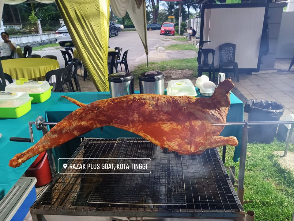 Tempahan Kambing Golek Akikah di Taman Tanjung Puteri Resort