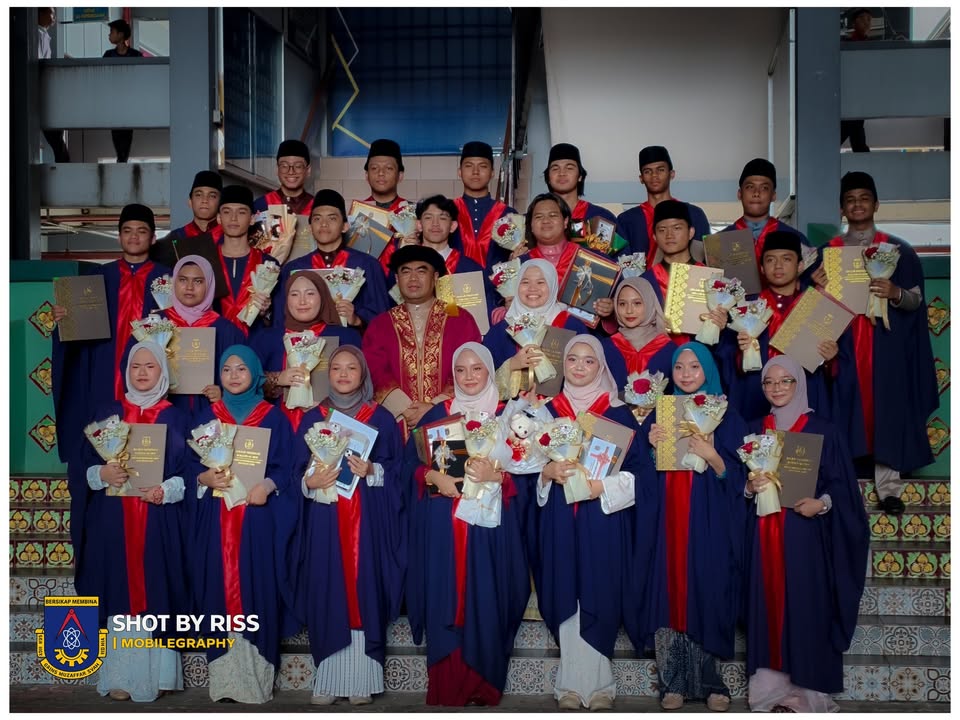Majlis Anugerah Cemerlang Kali Ke-51 Dan Majlis Graduasi 