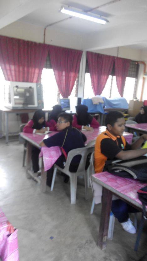 Aktiviti Pelajar - Bengkel F1 Di Smk Seri 