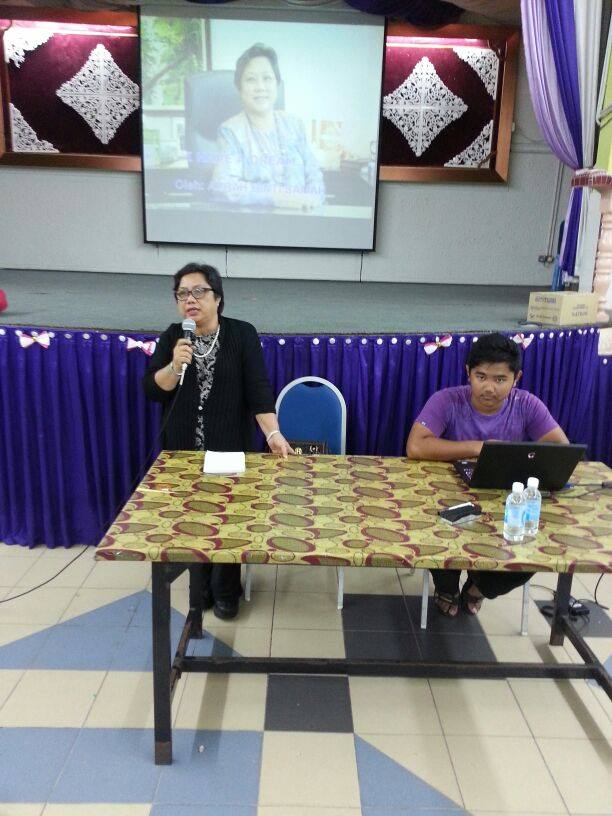 Mantan Pengarah Bpsbpsk Pn Ashah Binti Samah. .memberi 