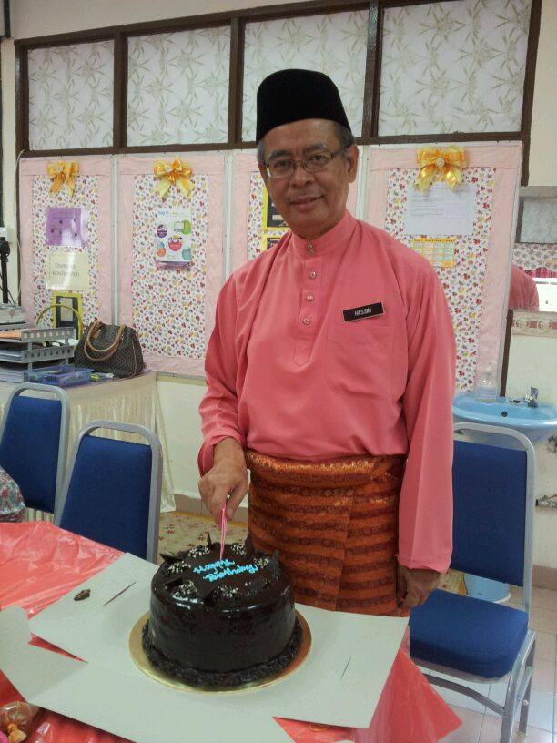 Kebiru Dan Guru Guru Mozac Mengadakan Pot Luck 