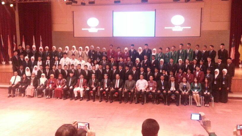 Mozac Menghantar 3 Orang Pelajar Dan Seorang Guru 