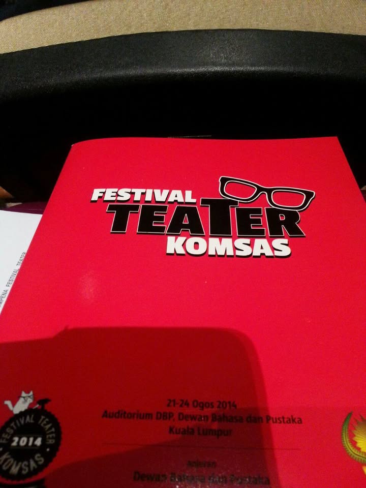 Pelajar Ting 4 Mozac Menyaksikan Festival Teater Komsas 