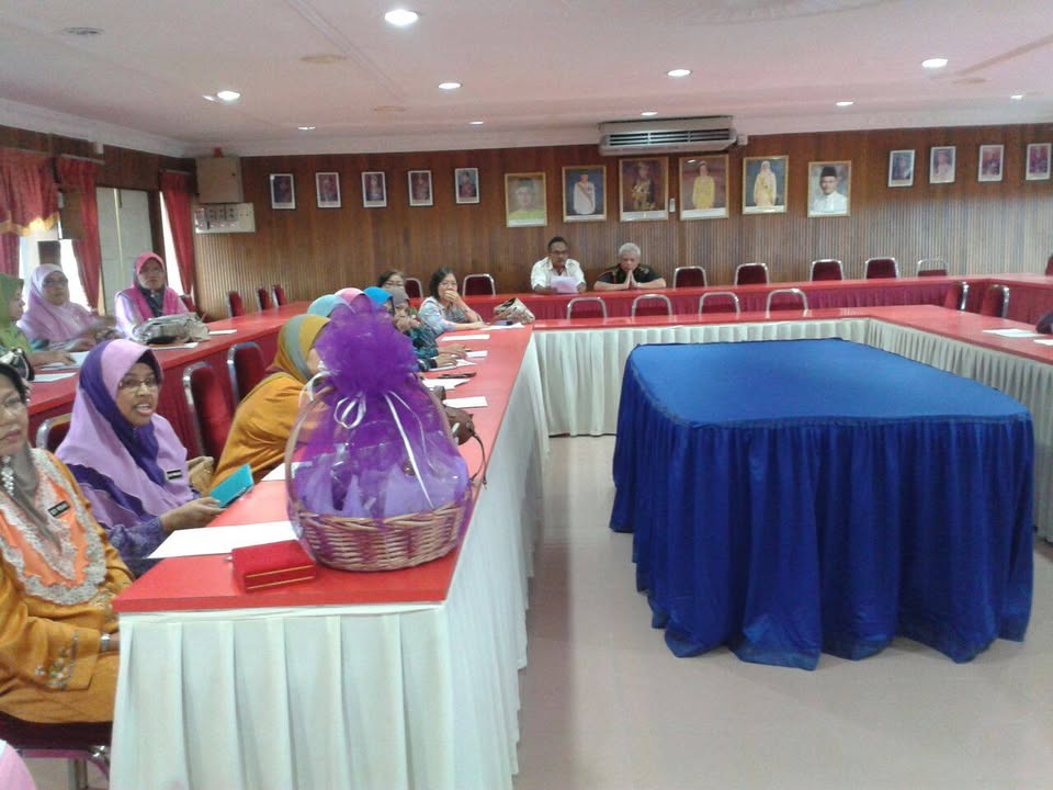 Lawatan  Pengetua , Gpk Dan Guru2 Sek. 