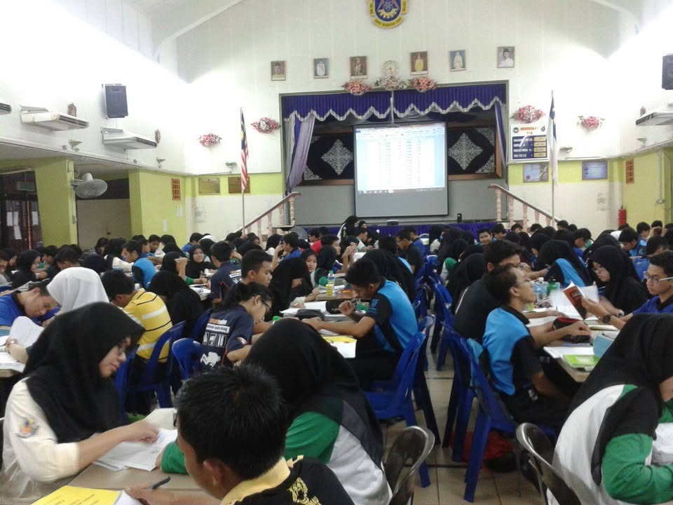 Hari Kedua Program Straight A+. Subjek Kimia Dikendalikan 