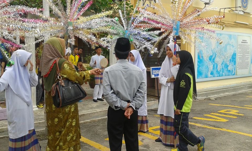 Raptai Penuh Dan Lintas Hormat Hari Kokurikulum Diadakan 