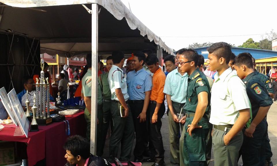 Pameran, Gerai Jualan Dan Perbarisan Pada Karnival Ko 