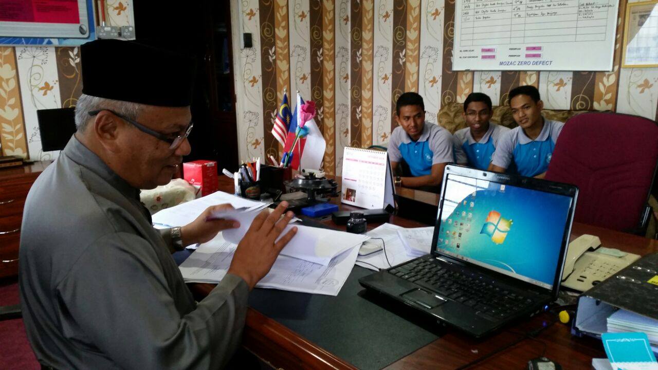 10 Orang Pelajar Ting. 5 Smk Telok Mas 