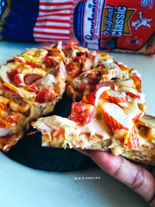 Pizza Roti Mudah Untuk Hujung Minggu Anda! 