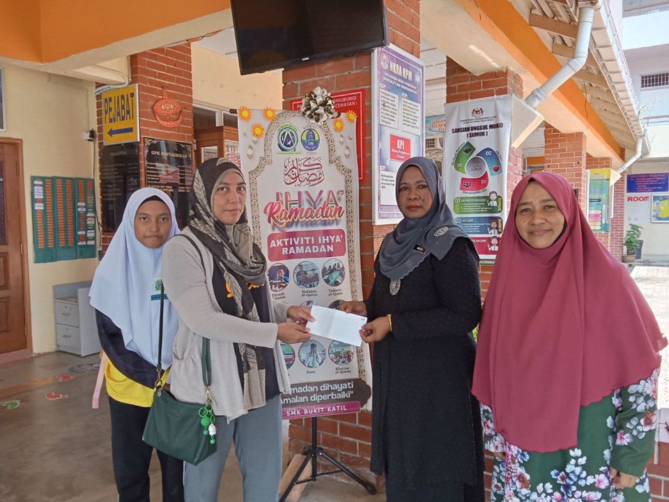 Penyerahan Wang Zakat Sumber Pn Mazlida Binti Hassan 