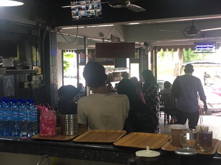 Jom Breakfast Dan Lunch Di Larizz! 