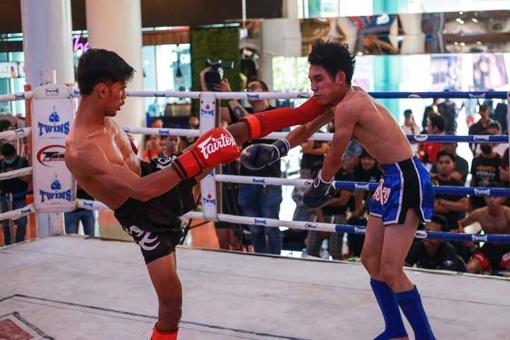 Who Doesn\'t Love A Head Kick? Fun Fact 
