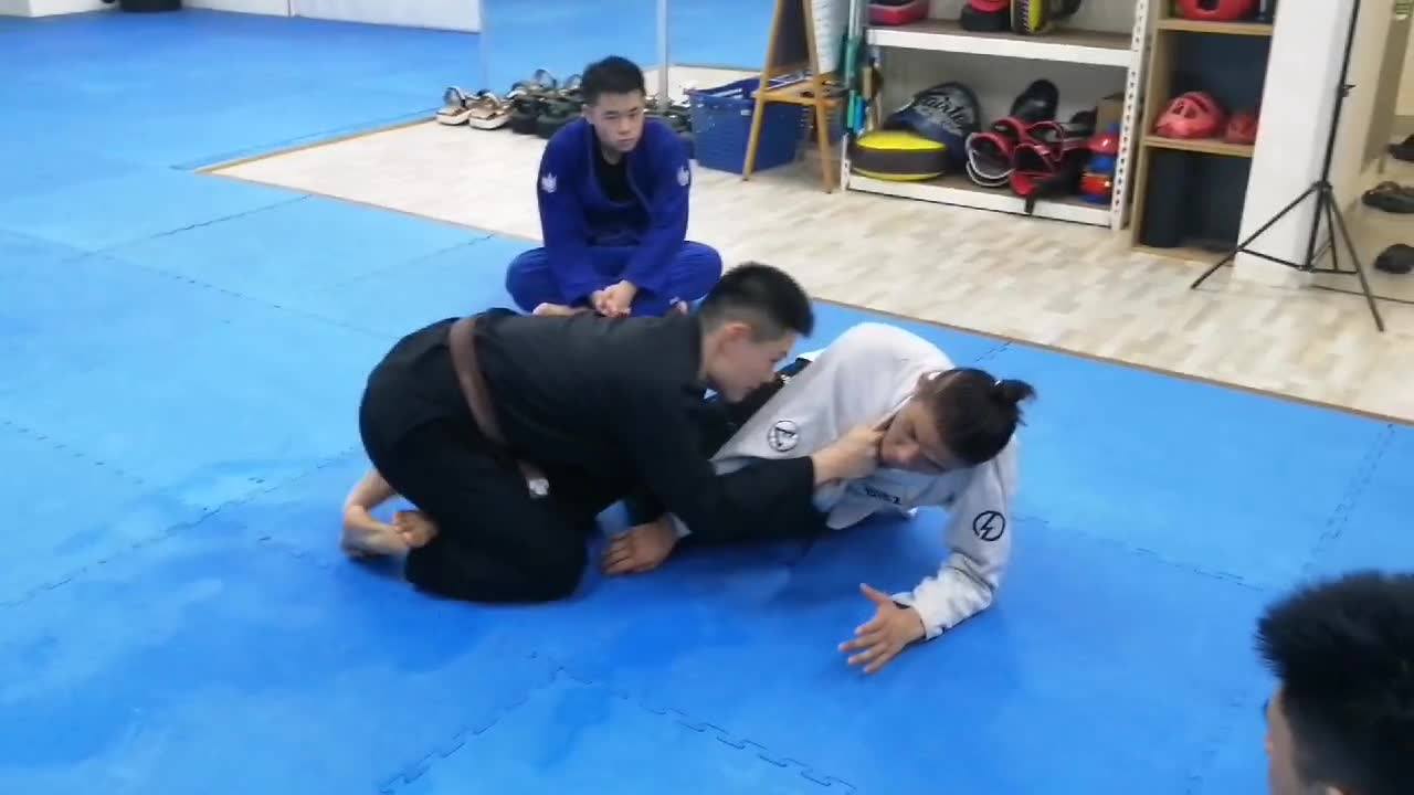 Check Out This Simple Sit Up Guard Sweep 
