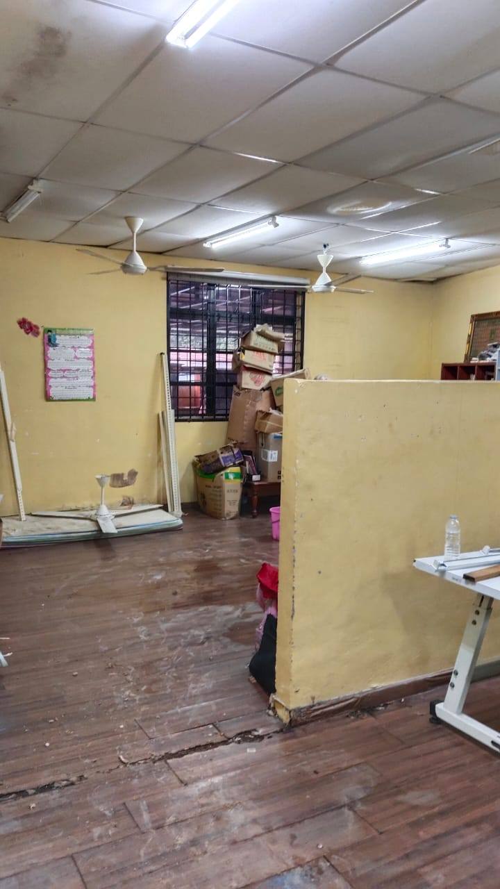 Pusat Jagaan Yksns Khususnya Asrama Putrimengalami Kerosakan Bumbung 