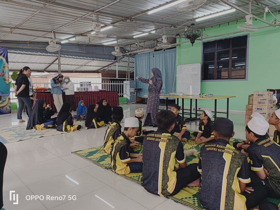Sumbangan Pakaian Persekolahan Kepada Anak Anak Yksns Dari 