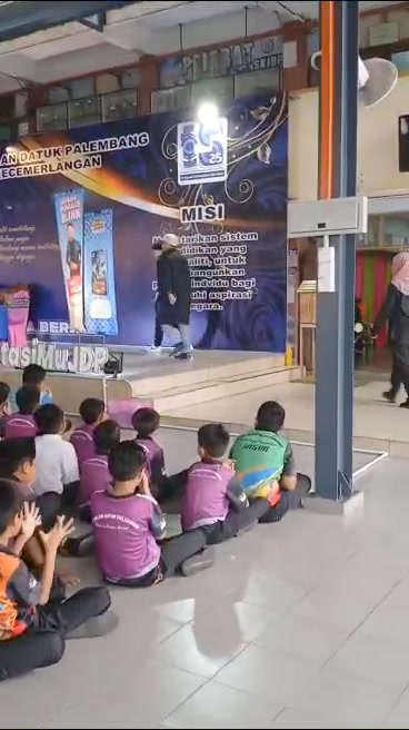 Program Jelajah Sekolah Blink Bersama Novelis Syak Mazlan 