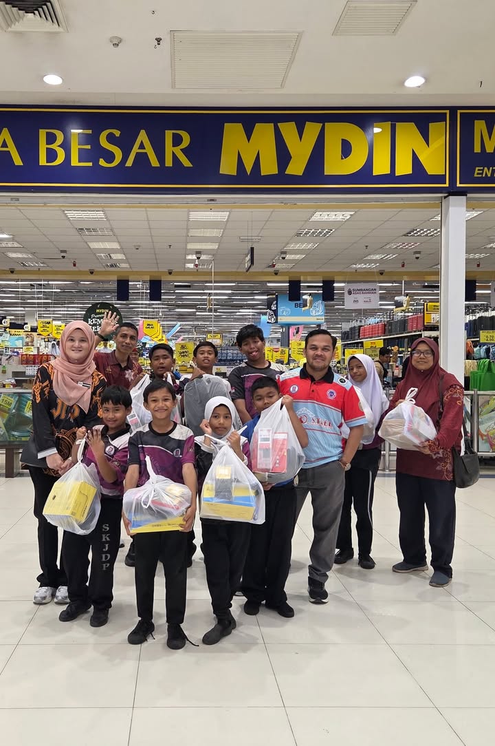 Program ' Back To School ' Murid -murid 