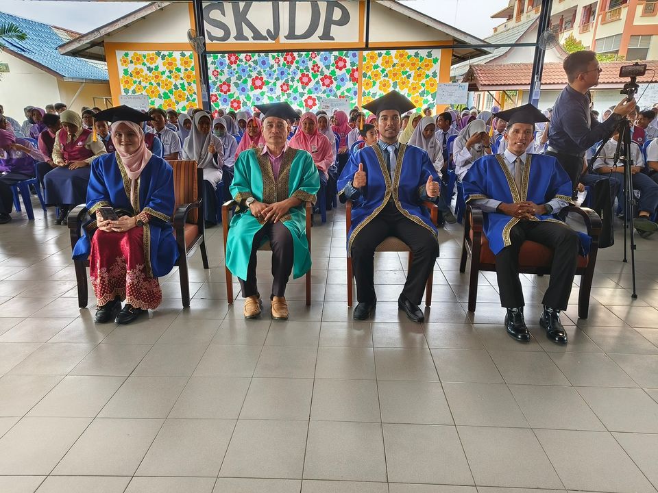 Majlis Graduasi Murid - Murid Tahun 6 Sesi 