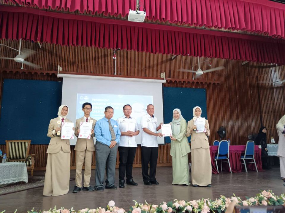 Sukacita Dimaklumkan Bahawa Pasukan Inovasi Smk Ghafar Baba 