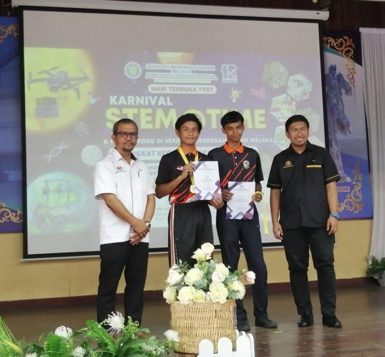 Alhamdulillah. Muhammad Hakimi Sahputra Bin Mohd Faizal (4st2) Alhamdulillah. Muhammad Hakimi Sahputra Bin Mohd Faizal (4st2)