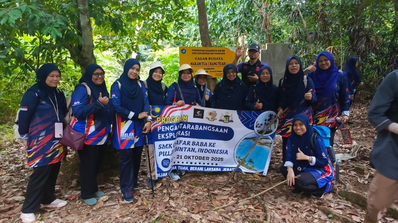 Sekitar Ziarah Ke Makam Hang Tuah Yg Merupakan Sekitar Ziarah Ke Makam Hang Tuah Yg Merupakan
