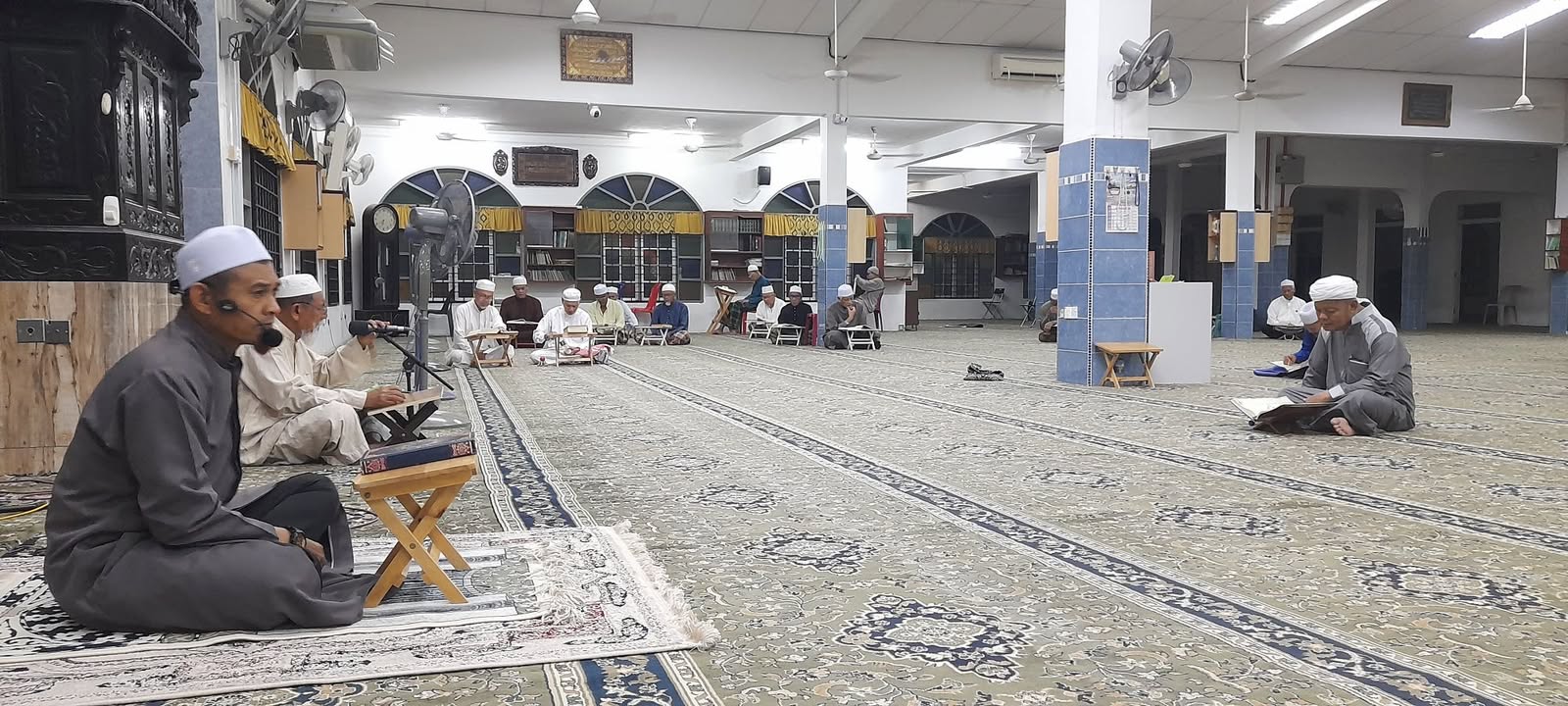 وَمَا خَلَقْتُ الْجِنَّ وَالْإِنسَ إِلَّا لِيَعْبُدُونِ 