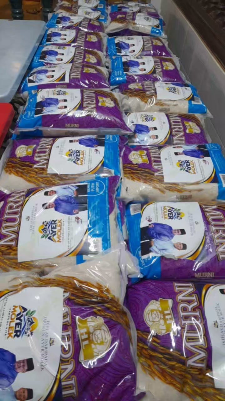 Sumbangan Beras 5kg Kepada 200 Ketua/wakil Keluarga Yg 
