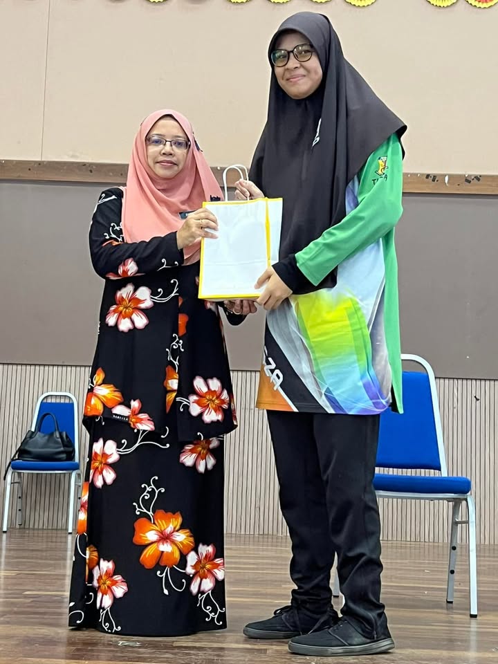 Majlis Penyampaian Hadiah Sempena  Majlis Penyampaian Hadiah Sempena