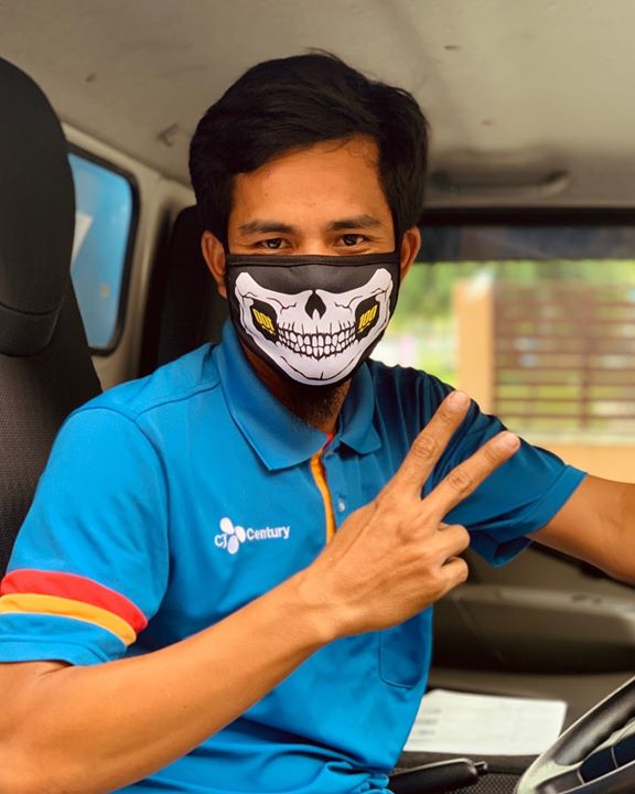 Abang Courier Pun Pakai Jugak La Skullface Mask 