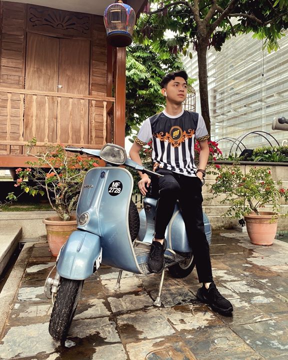 Bayangkan Dapat Naik Vespa Ni Dengan Crush Pusing-pusing 