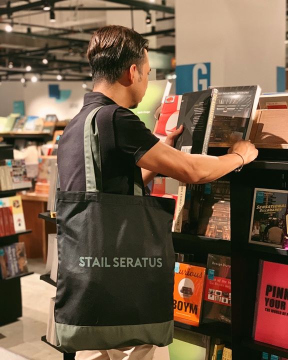 Simple Design, Ample Storage, Good Quality Material, Stail 