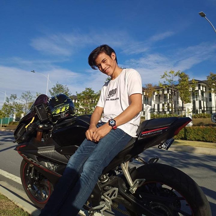 Ride Santai Hujung Minggu Dengan Menggayakan Basic Tee 