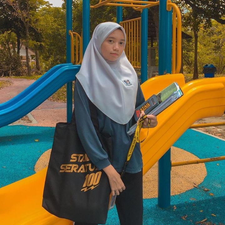 Woww... Satu Set Sis Kita Ni Bergaya Dengan 