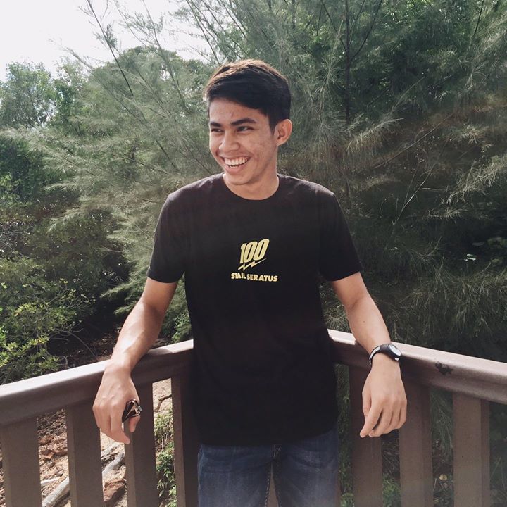Senyum Sampai Telinga Ni Mesti Sebab Crush Pandang 