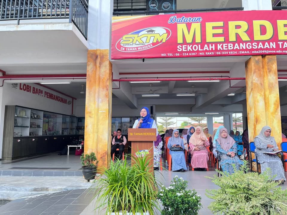 Majlis Simbolik Pemakaian Lencana Jalur Gemilang & Pelancaran 