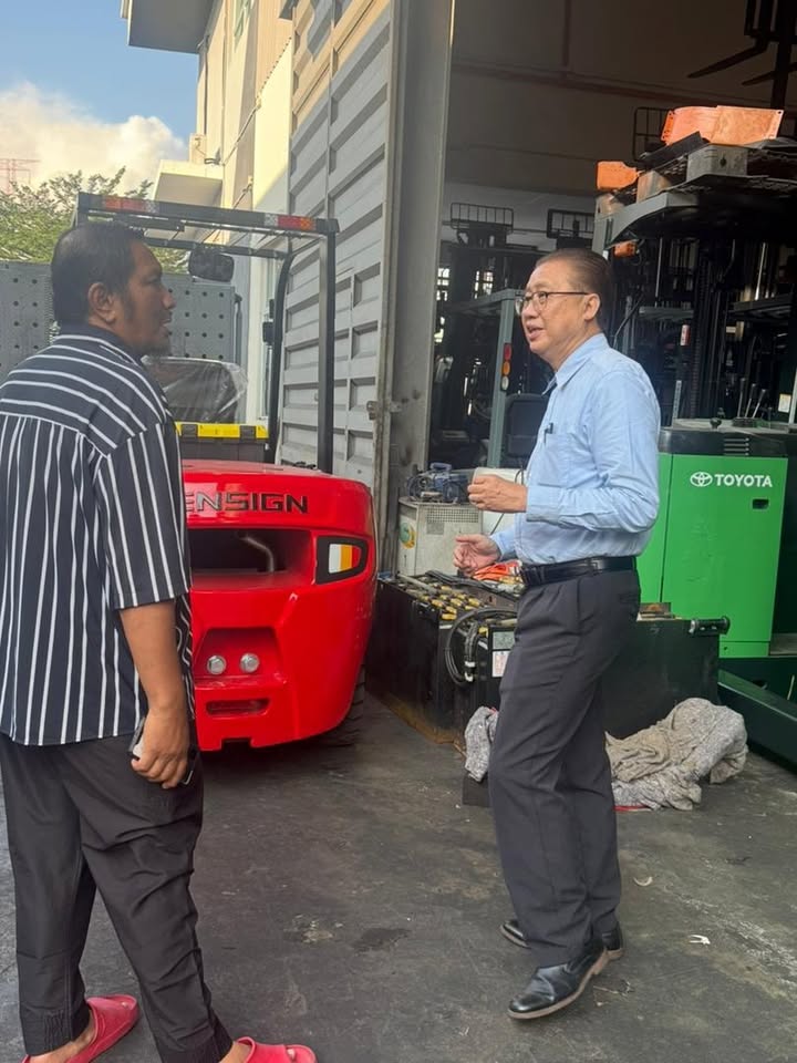 *uncle Invest Untuk Jentera Forklift Baharu..!!!!!!!*  