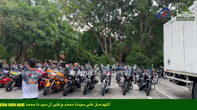 اَللّٰهُمَّ صَلِّ عَلَىٰ سَيِّدِنَا مُحَمَّدٍ،وَعَلَىٰ آلِ سَيِّدِ نَا 