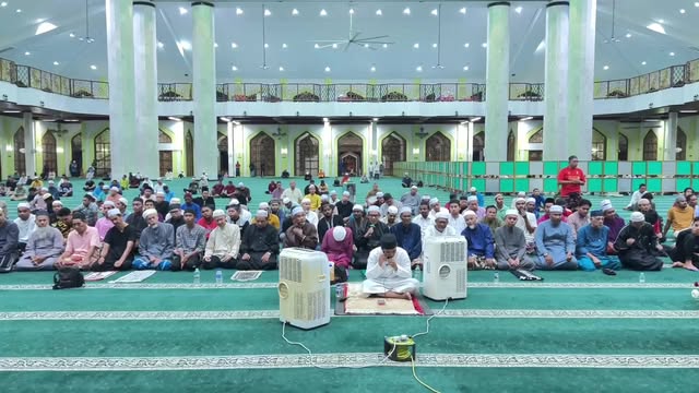 ‎اَللّٰهُمَّ صَلِّ عَلَىٰ سَيِّدِنَا مُحَمَّدٍ، وَعَلَىٰ آلِ سَيِّدِ 