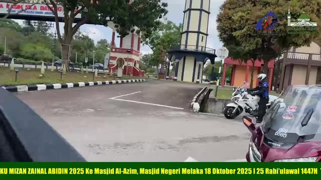 اَللّٰهُمَّ صَلِّ عَلَىٰ سَيِّدِنَا مُحَمَّدٍ،وَعَلَىٰ آلِ سَيِّدِ نَا 