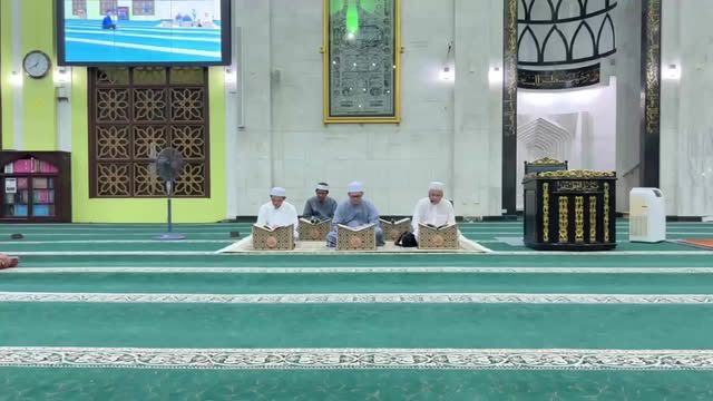 ‎�‎اَللّٰهُمَّ صَلِّ عَلَىٰ سَيِّدِنَا مُحَمَّدٍ، وَعَلَىٰ آلِ سَيِّدِ 