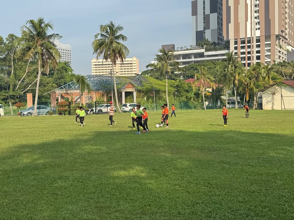 Perlawanan Persahabatan Bola Sepak 3 Penjuru 